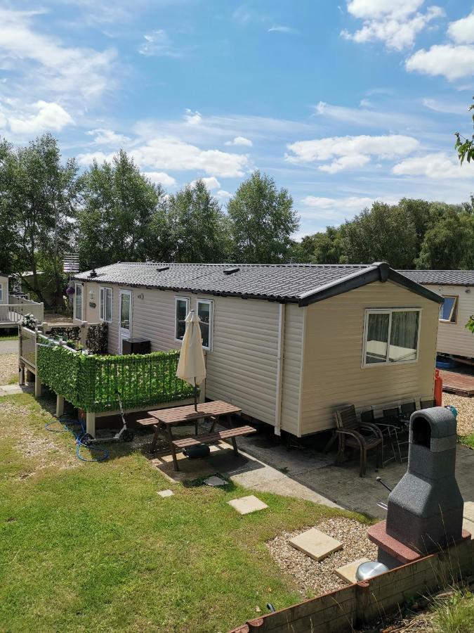 3 Bedroom Caravan With Hot Tub Tattershall Lakes Exterior photo