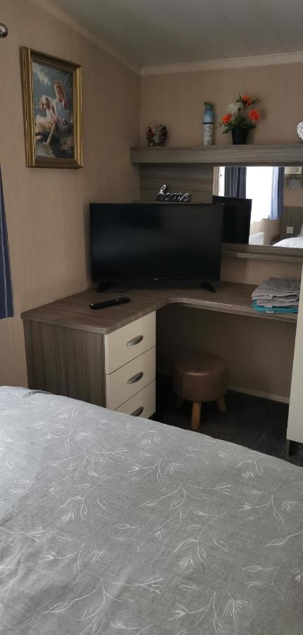 3 Bedroom Caravan With Hot Tub Tattershall Lakes Exterior photo