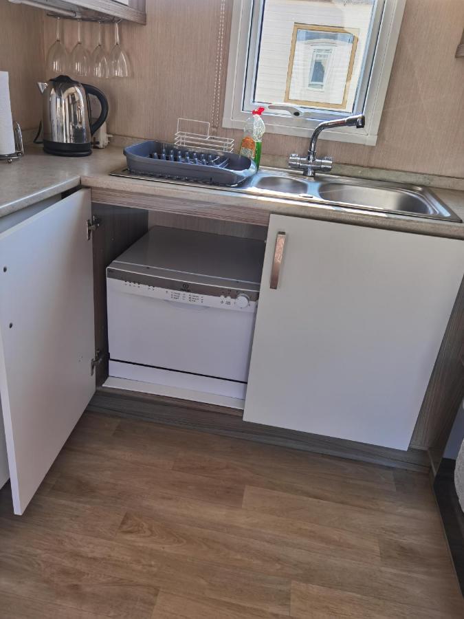 3 Bedroom Caravan With Hot Tub Tattershall Lakes Exterior photo