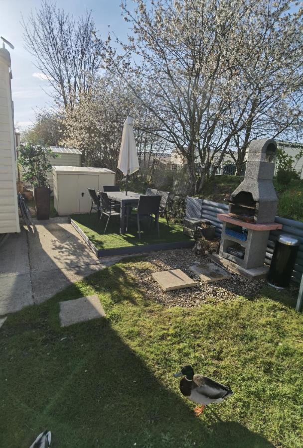 3 Bedroom Caravan With Hot Tub Tattershall Lakes Exterior photo