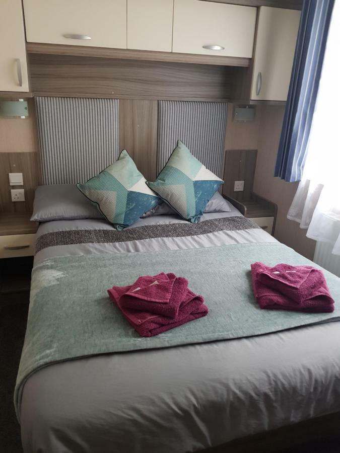 3 Bedroom Caravan With Hot Tub Tattershall Lakes Exterior photo